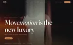 Deleyna-Website: Startbereich mit Video-Hintergrund und dem Schriftzug Movemotion is the new luxury